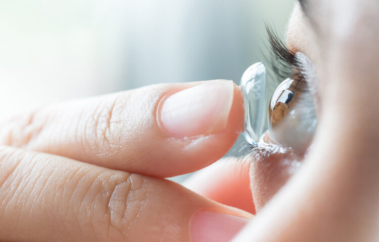 下眼瞼脱脂はコンタクトレンズの使用に影響がある？